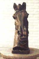 adorno: busto de caballo, altura=40cm